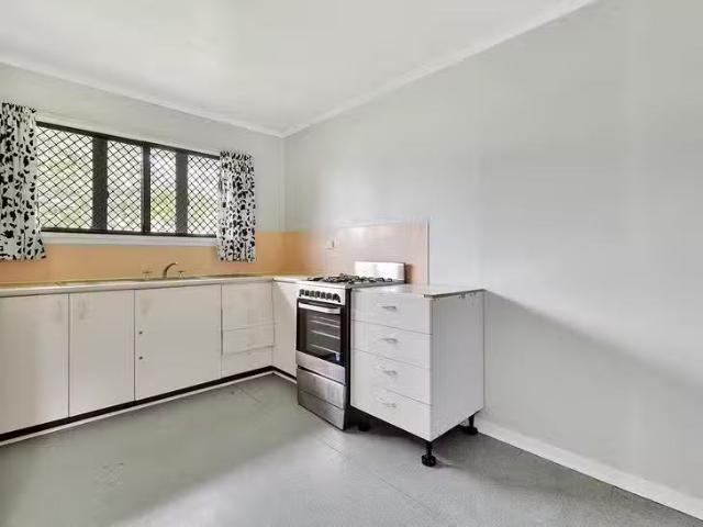 Just in! 73 Old Logan Road, Gailes, QLD 4300