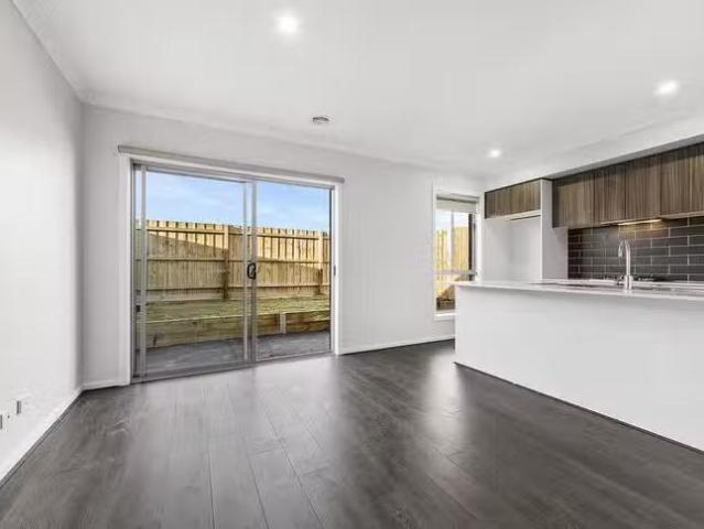 Cheap 74 Showman Drive, Diggers Rest, VIC 3427