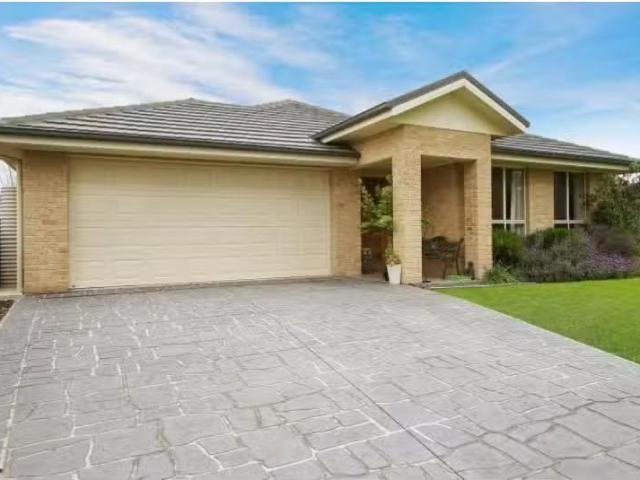 Nice 77 Whitebox Circuit, THURGOONA House for rent Listed by.