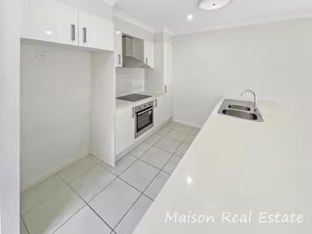 Rental! 8/14 Sawmill Circuit, Riverhills, QLD 4074