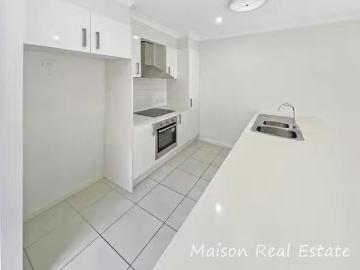 Deal! 8/14 Sawmill Circuit, Riverhills, QLD 4074