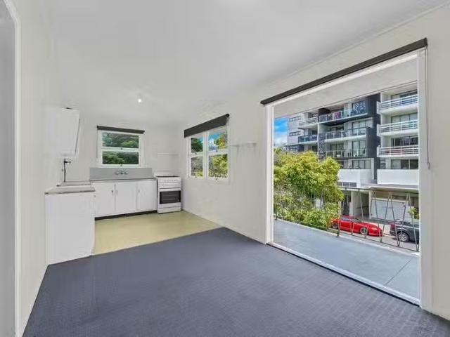 Cozy 8/16 Isedale Street, Wooloowin, QLD 4030
