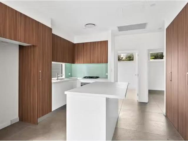 For Rent! 818 Lawrence Hargrave Drive, Coledale House for rent.