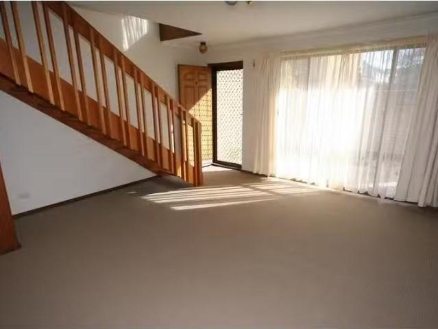 Charming 8/20 Donald Road, QUEANBEYAN Townhouse for rent List.
