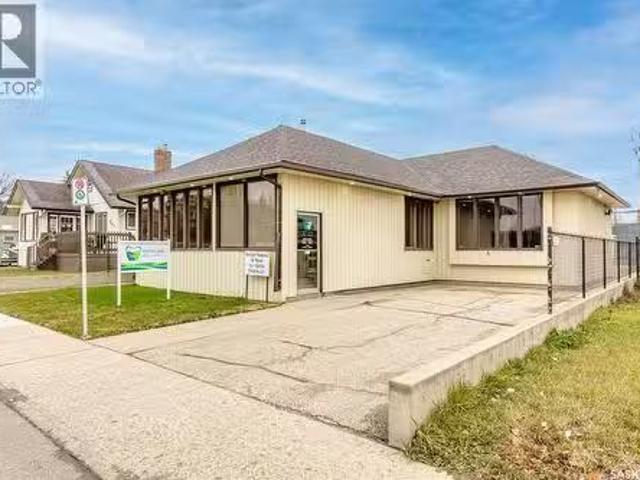 Deal! 821 1St Avenue Nw, Moose Jaw, SK, S6H 3M8 commercial f.