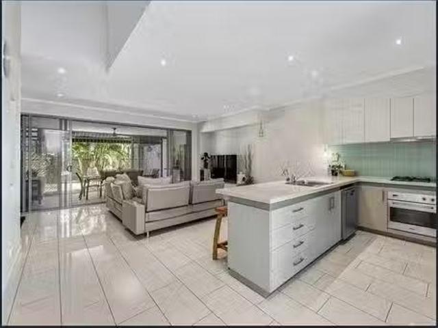 For Rent! 8/23 Burrai Street, Morningside, QLD 4170