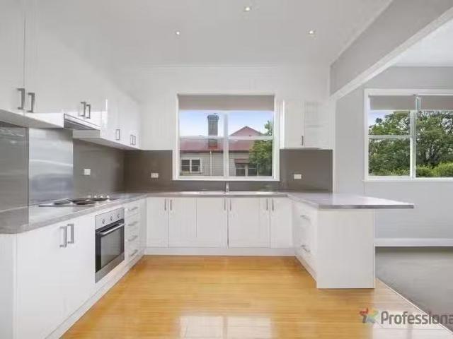 Cozy 82 Kennedy Street, Armidale, NSW 2350
