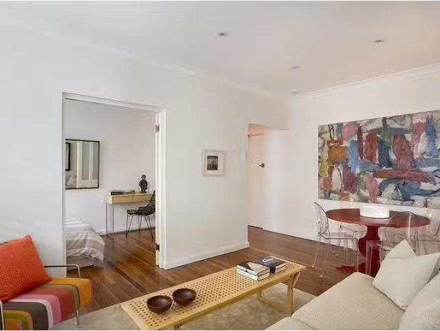 Just in! 8/2 Marathon Road, DARLING POINT Apartment for rent.
