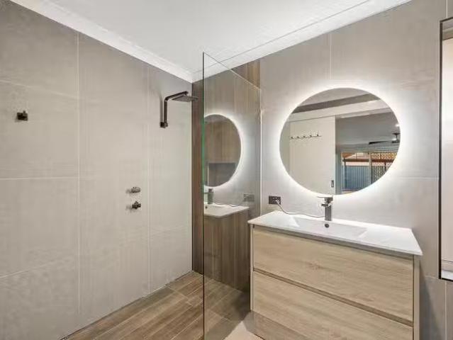 Cheap 84 Pimento Circle, Port Kennedy, WA 6172