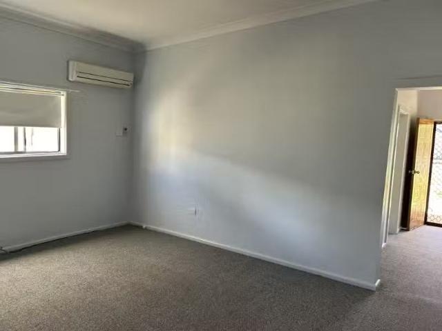 Deal! 85 Court Street, MANILLA House for rent Listed by Lisa.