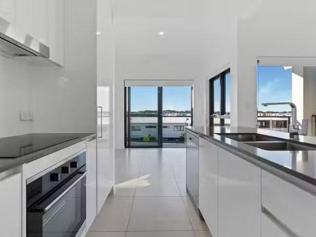 Cheap 8/63 Marina Quays Boulevard, Hope Island, QLD 4212