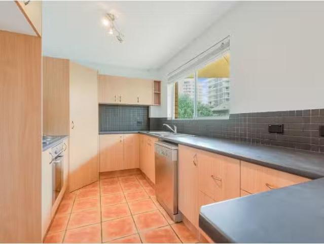 Deal! 8/6 8 Haig Street, COOLANGATTA Apartment for rent Liste.