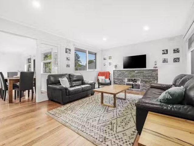 Rental! 87 Harborne Street, Macleod, VIC 3085