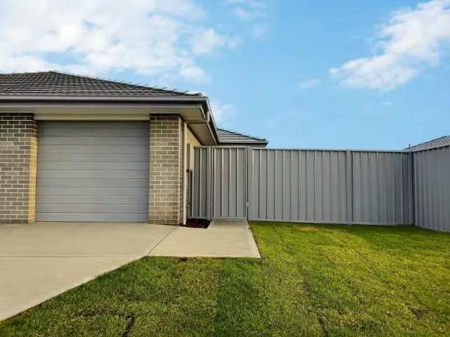 Cheap 87b Springfield Dr, Lochinvar Townhouse for rent Listed.