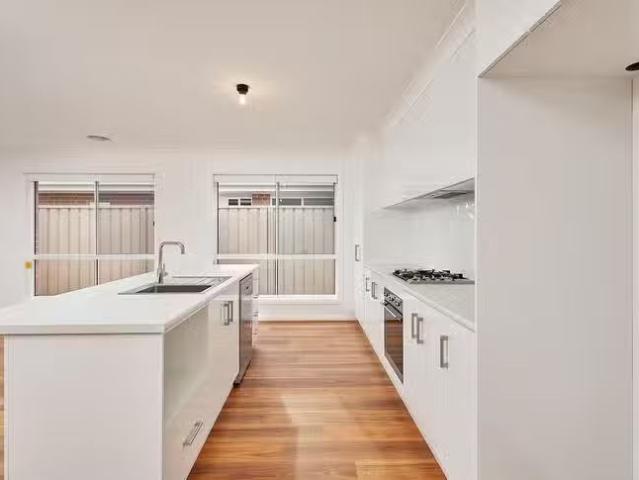 Just in! 89 Bradman Drive, Boorooma, NSW 2650