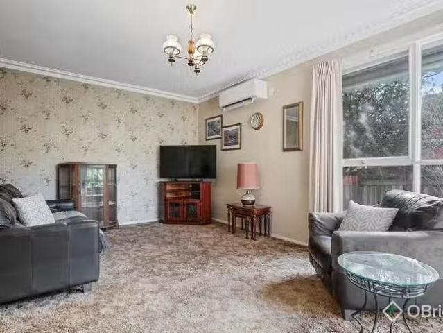 Deal! 8 Tate Avenue, Wantirna South, VIC 3152