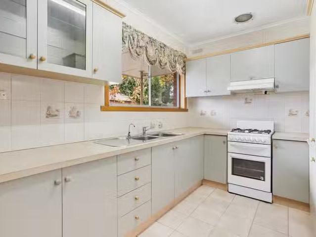 Charming 8 Warraburra Avenue, Rosebud, VIC 3939