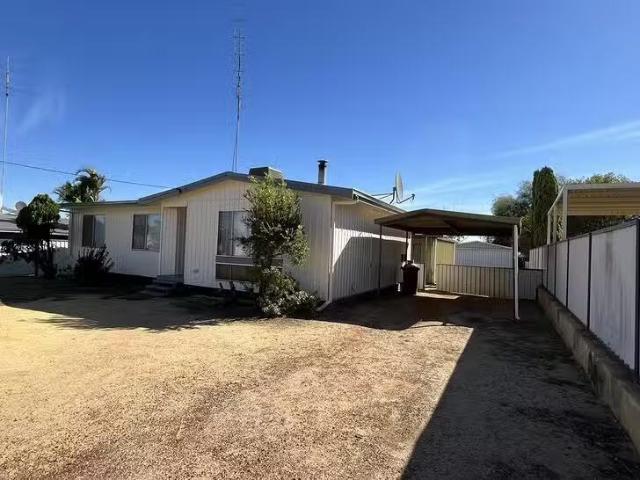 Charming 8 Wilson Street, Wongan Hills, WA 6603