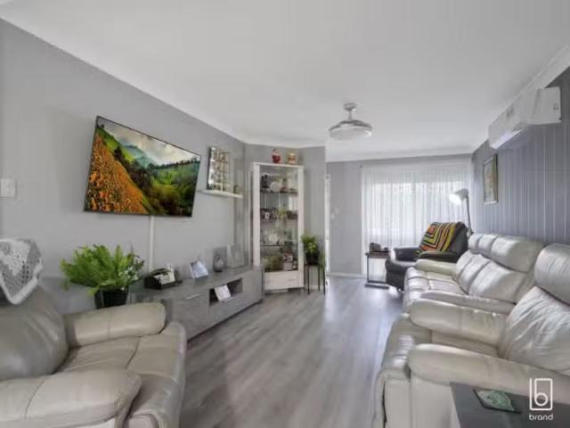 Nice 8 Amaroo Close, BLUE HAVEN House for rent Listed by Crai.