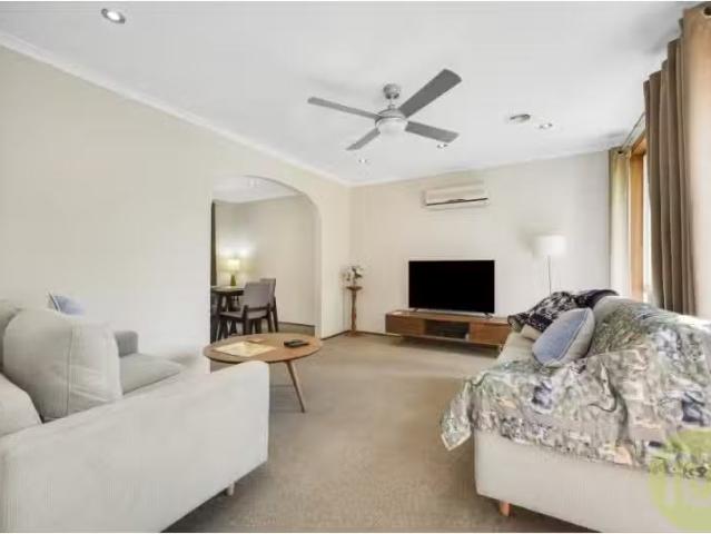 Just in! 8 Andrew Crescent, Calwell House for rent Listed by.