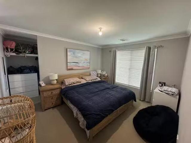 Cheap 8 Basedow Chase, Banksia Grove, WA 6031