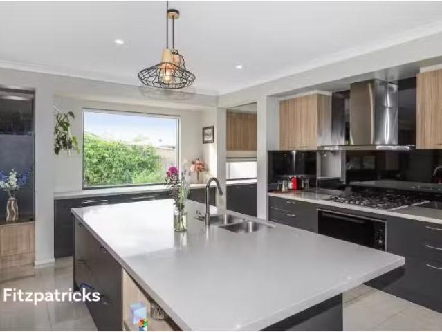Rental! 8 Benaud Place, Boorooma House for rent Listed by Ren.