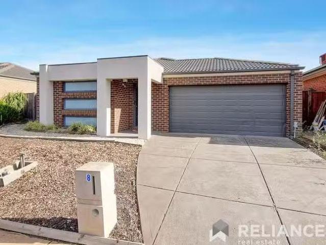 Nice 8 Mallard Close, Williams Landing, VIC 3027