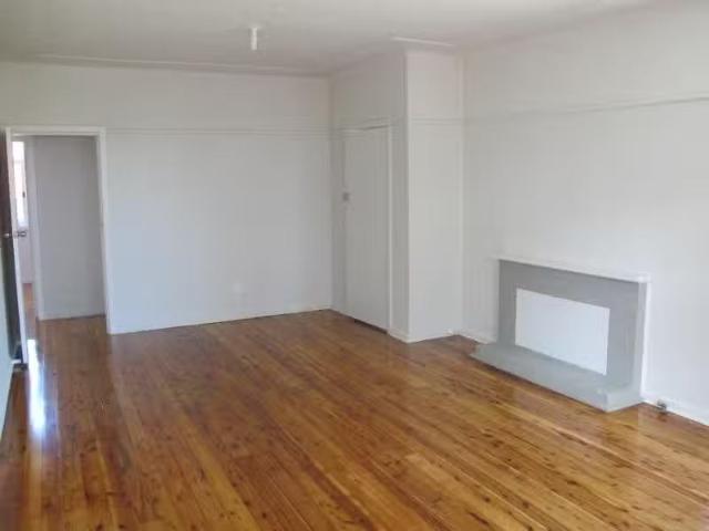 New 8 Maynes Parade, UNANDERRA House for rent Listed by Kirbi.