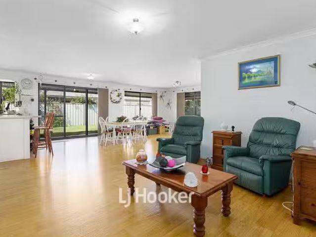 Cozy 8 Onyx Brace, Australind, WA 6233