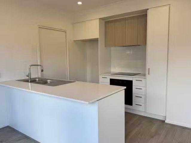 Nice 8 Othello Lane, Officer, VIC 3809 House for Rent