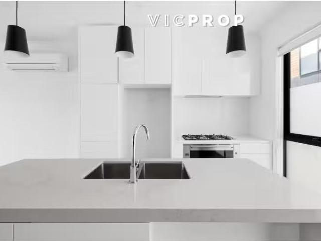 Cozy 8A Woodruff Street, PORT MELBOURNE Townhouse for rent Li.