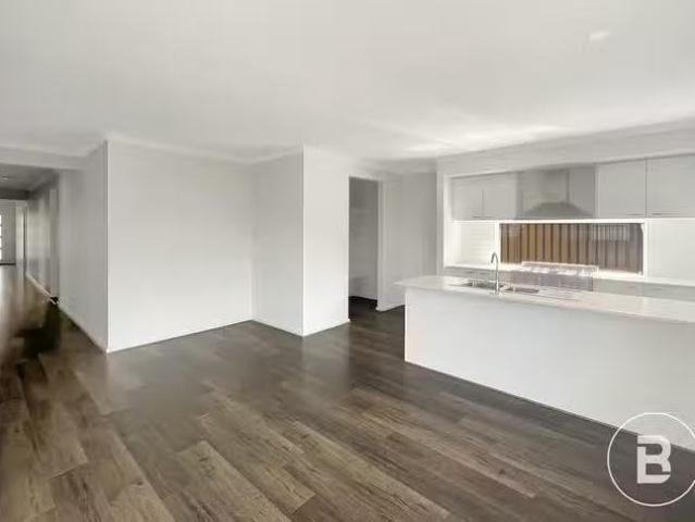 Nice 90 Verdale Drive, Alfredton, VIC 3350