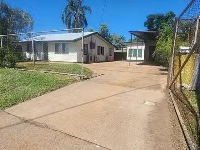 Nice 91 Fourth Avenue, Parkside, QLD 4825