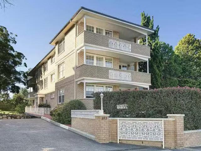 Charming 9/283 Sailors Bay Road, Northbridge, NSW 2063