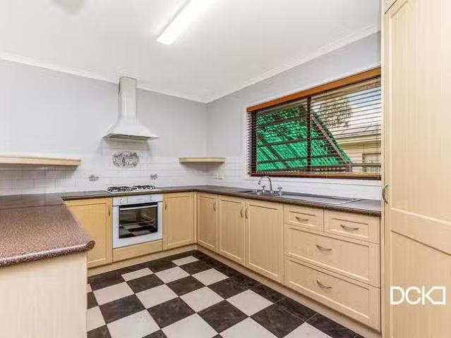 Just in! 96 Gill Avenue, California Gully, VIC 3556