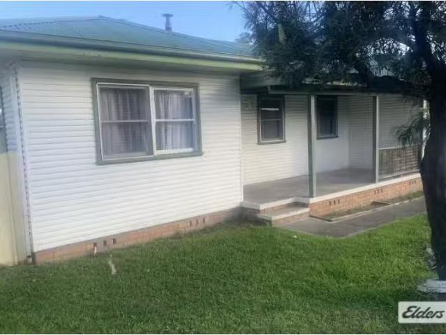 Unique 98 Cowper Street, Taree House for rent Listed by Carly.
