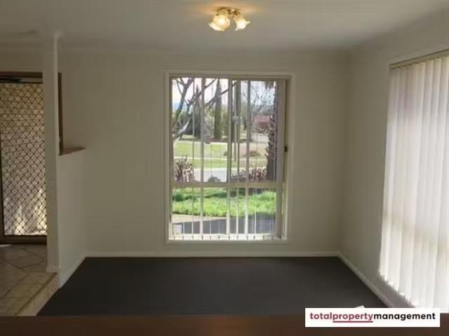 Cheap 99 Marchant Circuit, DUNLOP House for rent Listed by Ai.