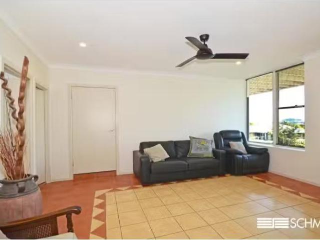 Deal! 9 Walter Crescent, BANORA POINT House for rent Listed b.