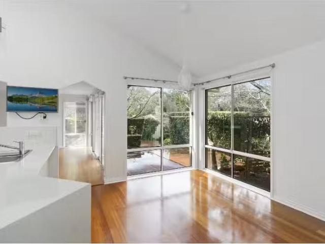 Cozy 9 Bellambi Place, Glenning Valley House for rent Listed.