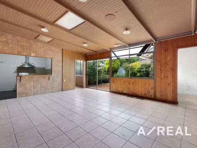 Nice 9 BR 20 Railway Avenue, Ashwood, VIC 3147