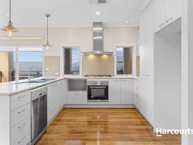 Deal! 9 Clarendon Street, Pakenham, VIC 3810 House for Rent