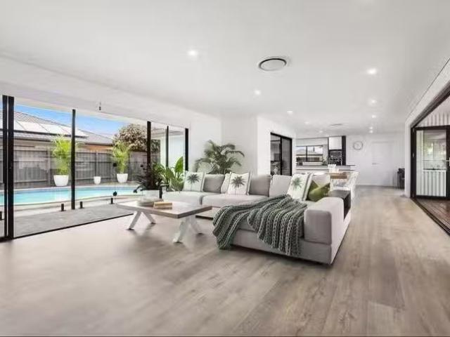 Cheap 9 Emu Court, Bundall, QLD 4217