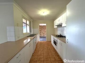 Cozy 9 Hesperus Close, NOWRA House for rent Listed by Serena.