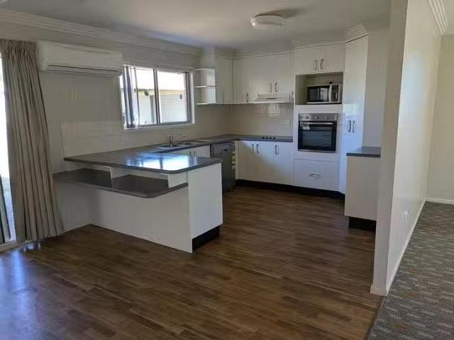 Cozy 9 Jeppesen Drive, Emerald, QLD 4720