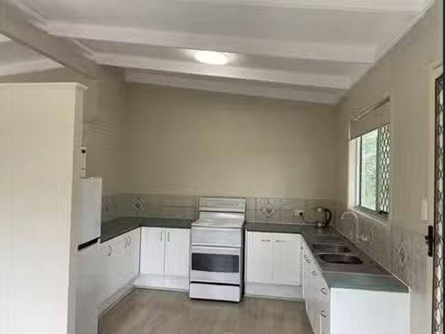 For Rent! 9 Linda Street, Kingston, QLD 4114