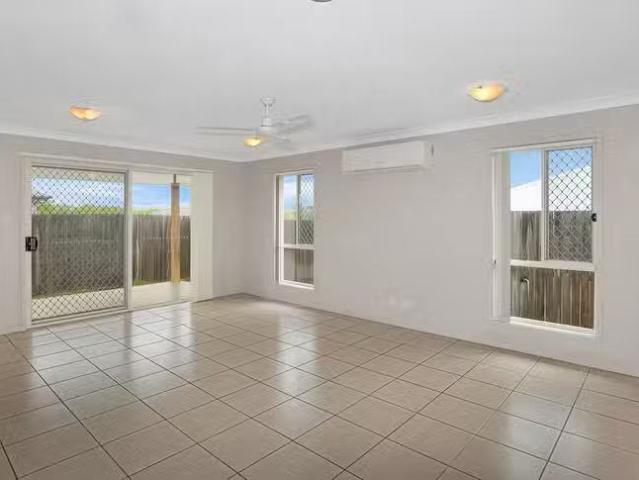 Unique 9 Meadows Circuit, Bellbird Park, QLD 4300