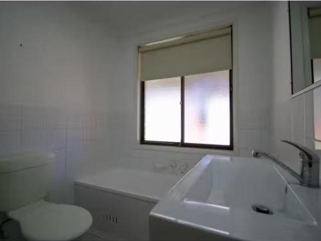 Just in! 9 Oldknow Crescent, SINGLETON HEIGHTS House for rent.