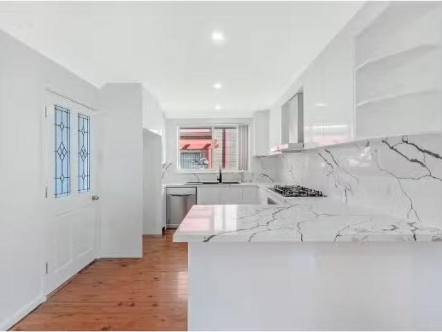 Cozy 9 Pegler Avenue, SOUTH GRANVILLE House for rent Listed b.