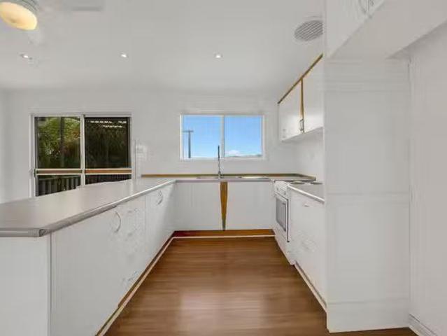 Nice 9 Sayre Crescent, Boyne Island, QLD 4680