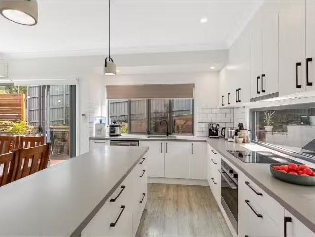 Nice 9A Alinjarra Drive, Tugun Townhouse for rent Listed by H.
